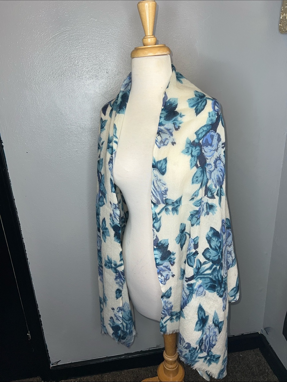 Bindya Women's Cream Floral Scarf Wrap- Blue Rose Print